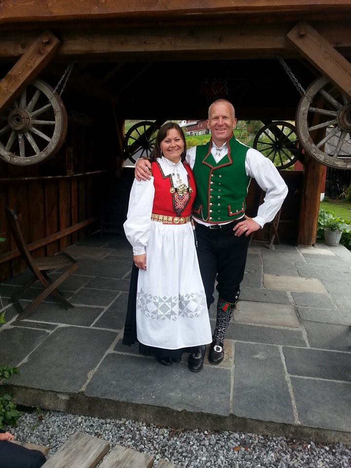 Gh%20og%20Jan%20e17%20mai%202014%20i%20bunad